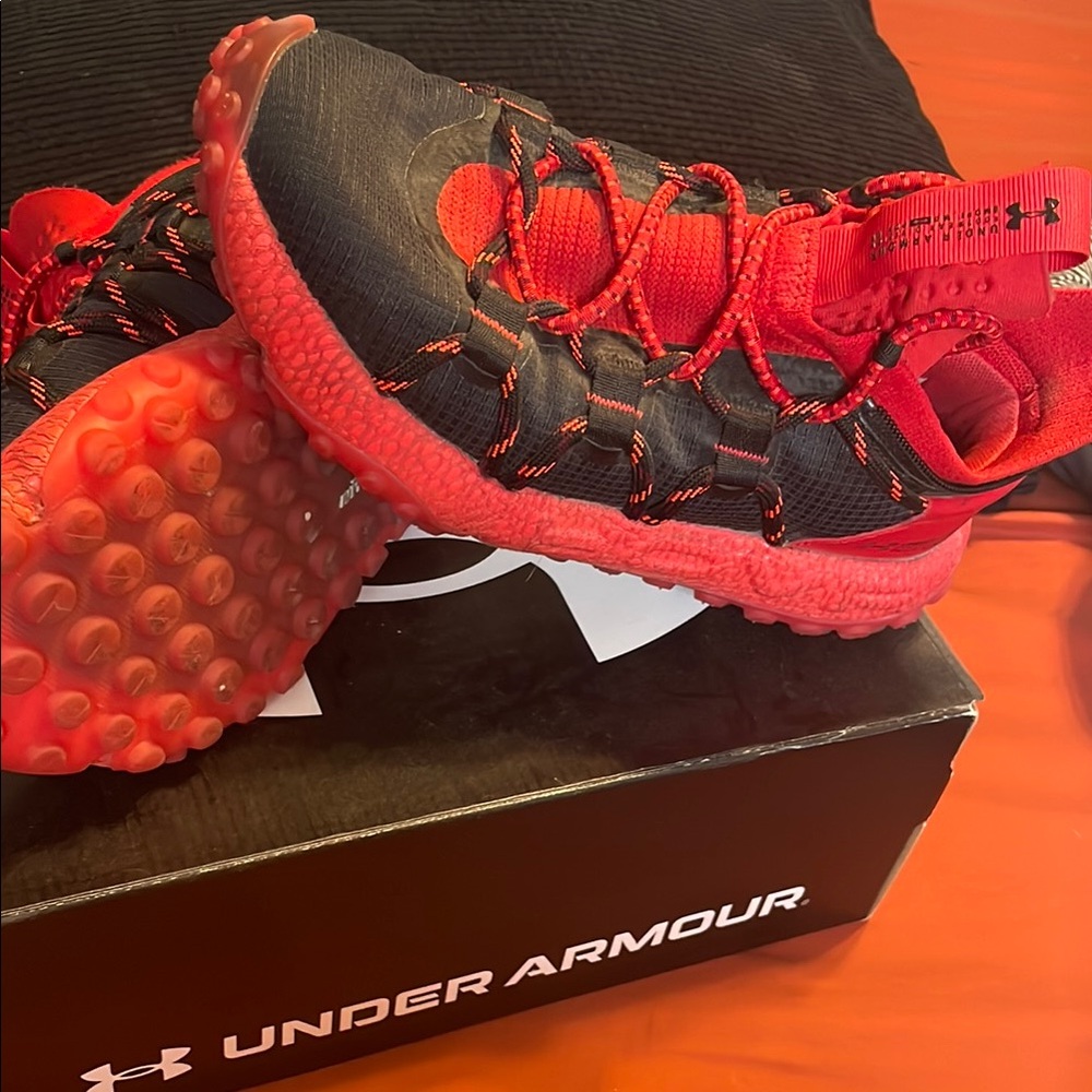 Under Armour men 7 womens 8.5- Black and Red